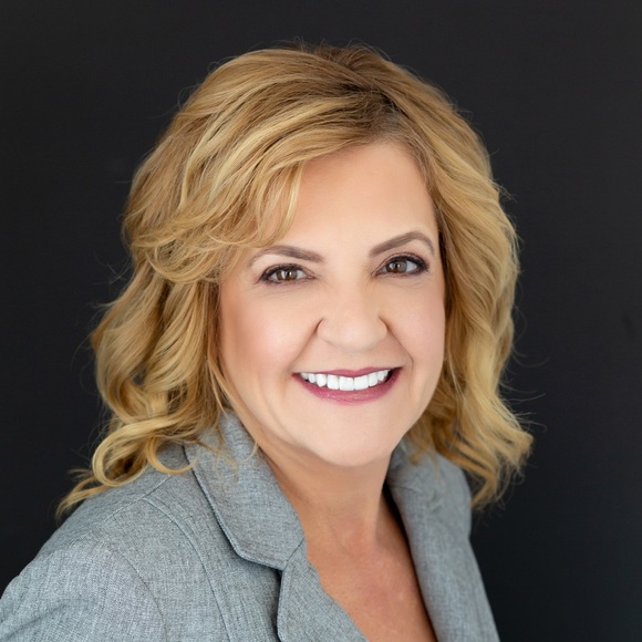 Meet your Posher, Lisa - Picture 4 of 16